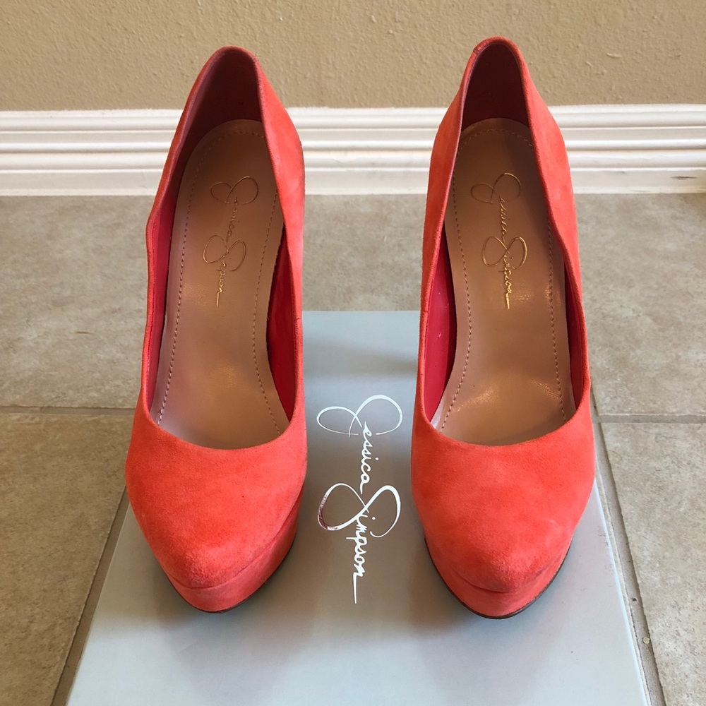 HEY GIRL: Jessica Simpson spiked coral stunners